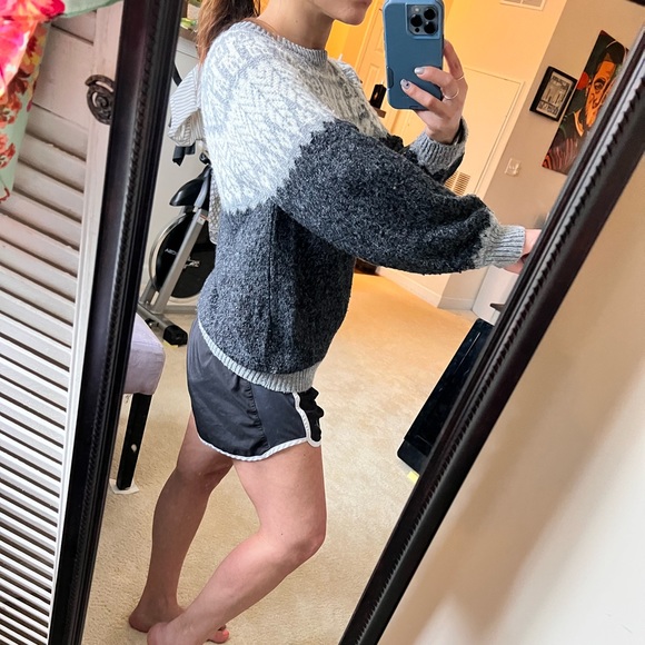 Hand Knit Alpaca Pullover Crewneck - Picture 5 of 12